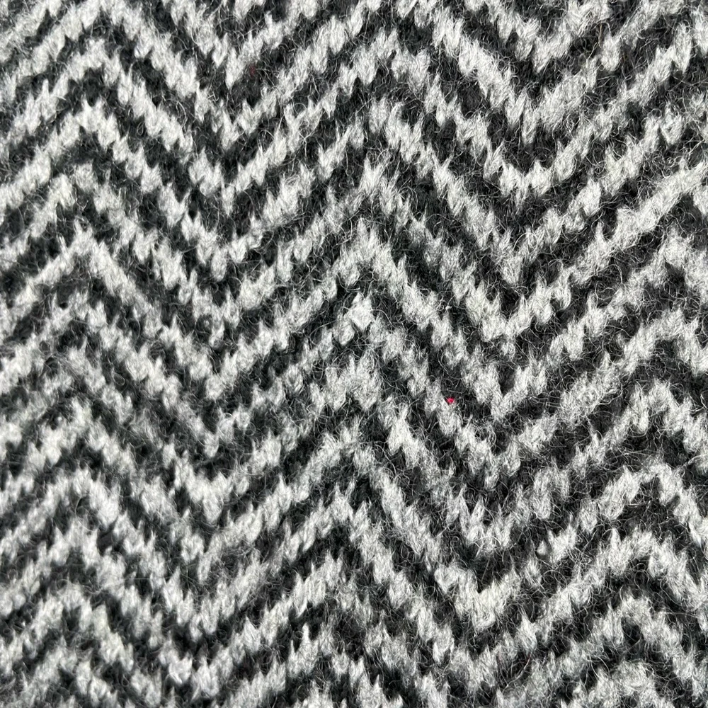 Express Heathered Gray Crewneck Sweater with Herringbone Pattern NWT - Small - Picture 4 of 6